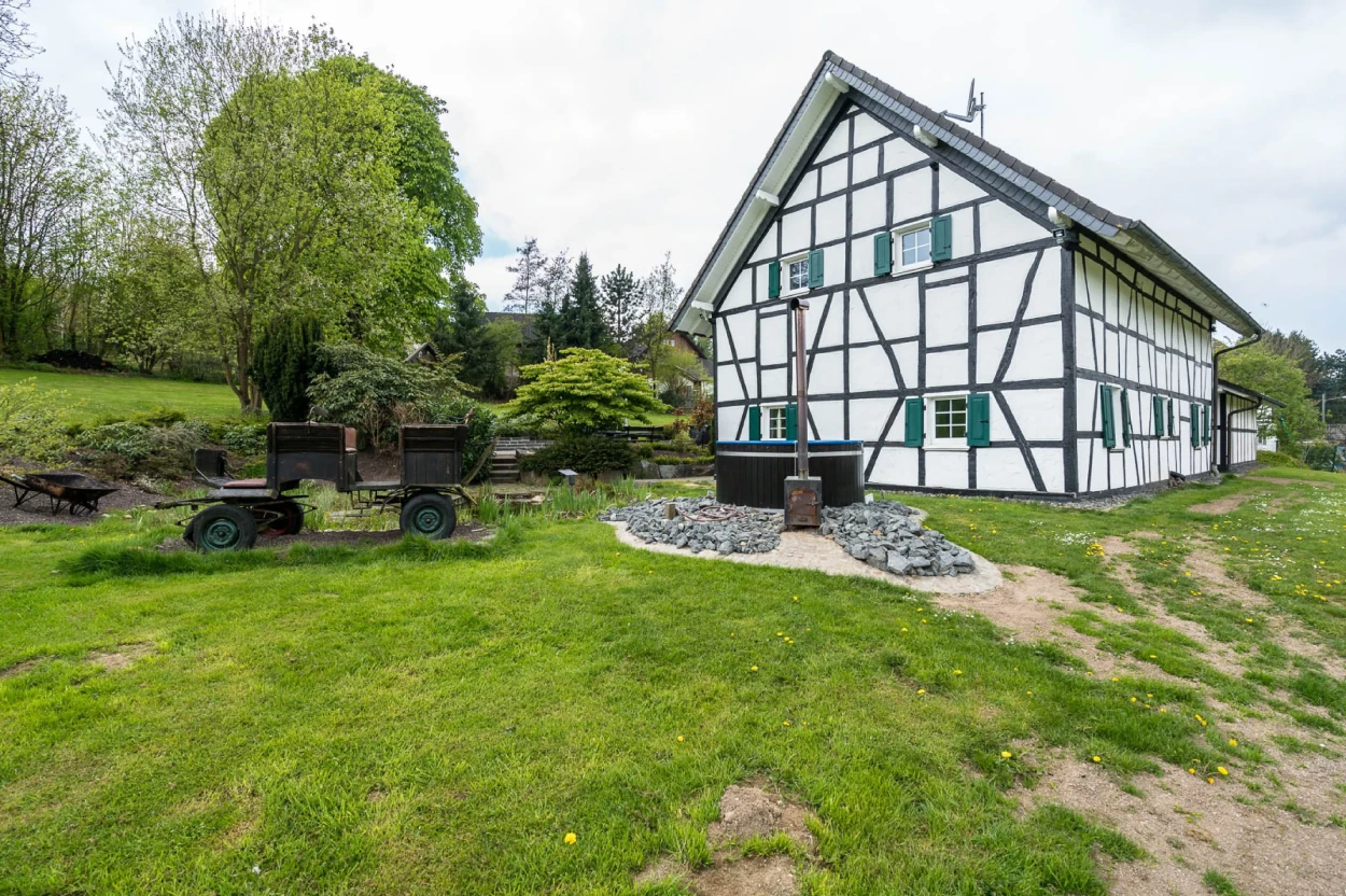 Sicher eingezäuntes Naturgrundstück für Hundeurlaub 1
