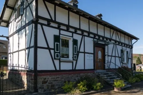 Leider keine Bildbeschreibung für chalet-dattenfeld-full-ec692b51.jpg vorhanden.